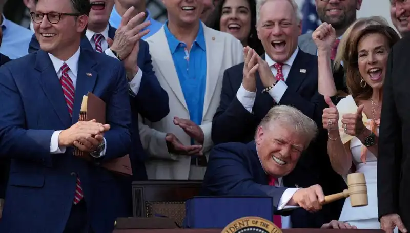 Trump'tan Ekonomi İçin Büyük Bir Adım: "Büyük, Güzel Yasa Tasarısı" İmzalandı!