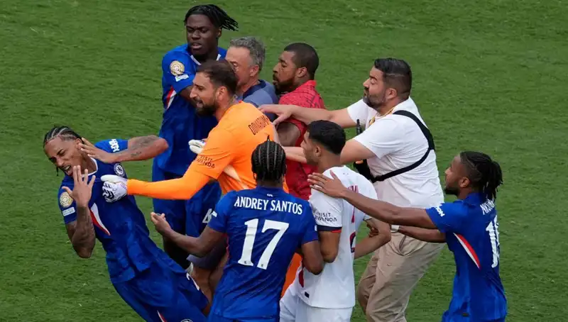 Dev Final Sonrası Gerginlik Tırmandı: Teknik Adamdan Futbolcuya Yumruk