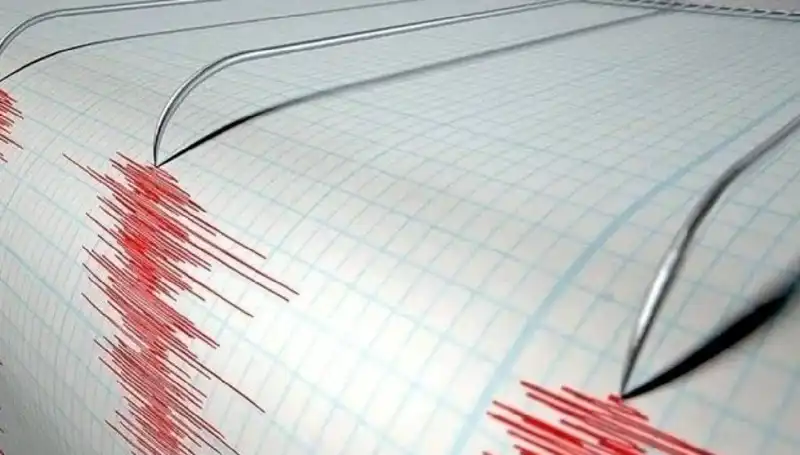 Ege Denizi'nde 3.5 Büyüklüğünde Deprem: Yerel Halk Tedirgin Oldu