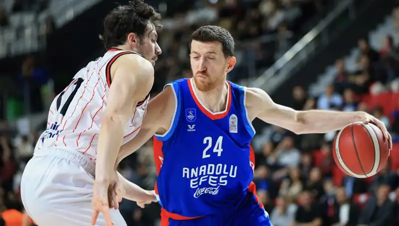 Anadolu Efes, Euroleague'de Şampiyonluk Yolu İçin Zorlu Bir Maça Çıkıyor!