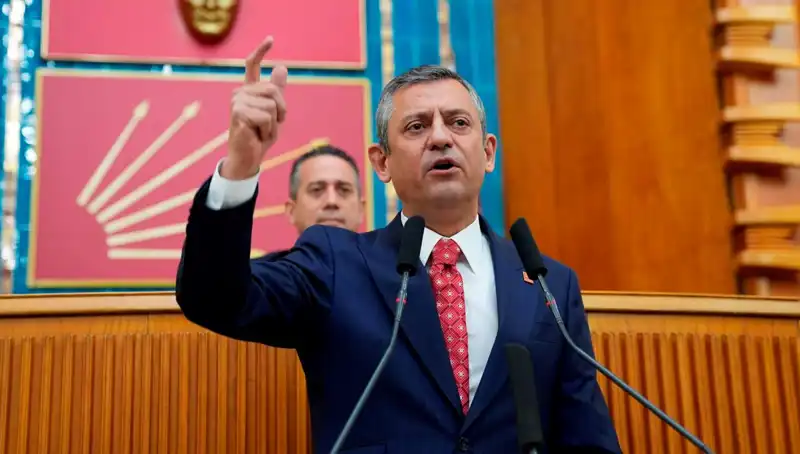 Özgür Özel'den İBB Soruşturmasına Sert Tepki! Neler Oluyor?