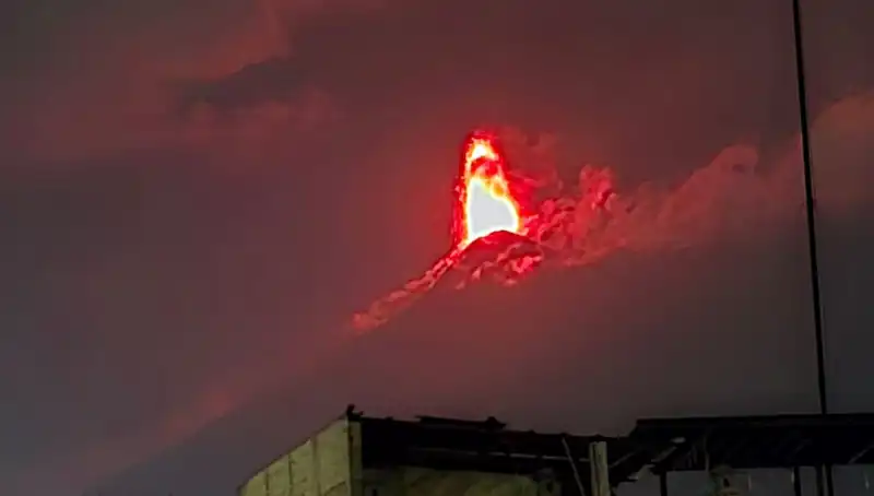 Fuego Yanardağı'ndan Gelen Tehlike: 30 Bin Kişi Tahliye Olacak mı?