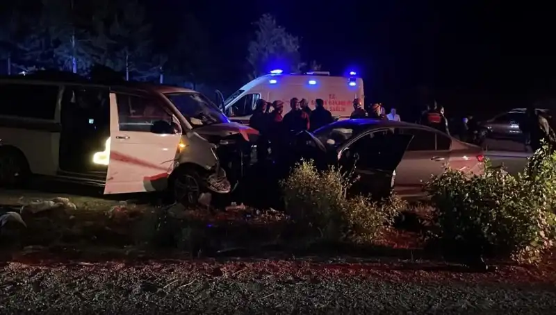 Ters Yön Faciası: Kafa Kafaya Çarpışma Sonucu Hayatını Kaybedenler Var!