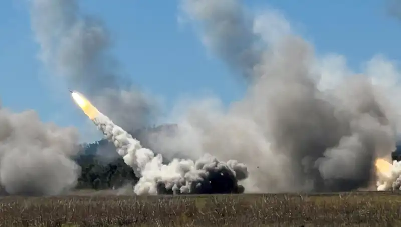 Avustralya'nın Askeri Tatbikatında İlk HIMARS Atışı Gerçekleşti