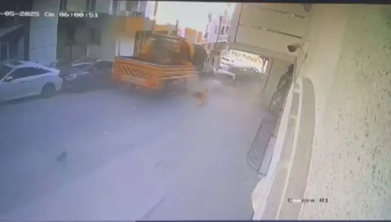 Kontrolden Çıkan Vinç, 23 Araca Çarparak Korkunç Bir Kaza Yaratıyor