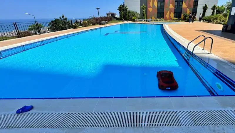 Samsun'da Şok Olay: 4 Yaşındaki Çocuk Akülü Arabasıyla Havuzda Can Pazarı Yaşadı
