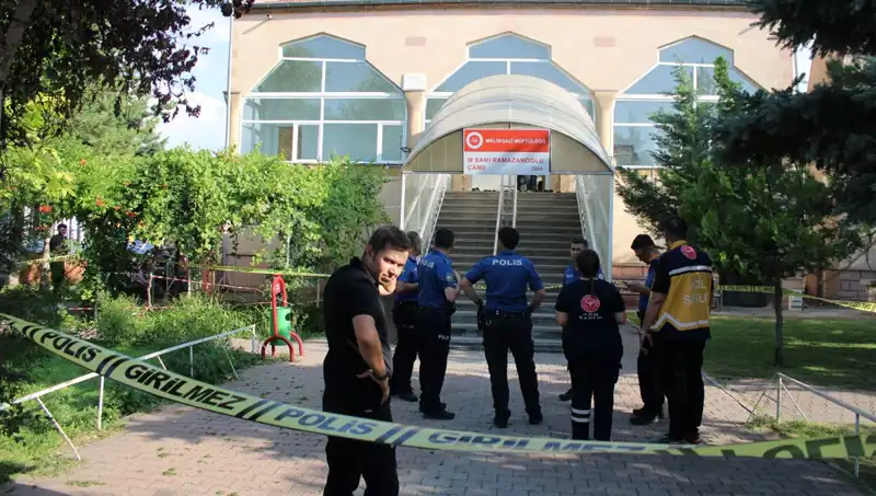 Dini Tören Sırasında Gerçekleşen Trajik Olay: Namazda Boğazına İki Bıçak Darbesi!