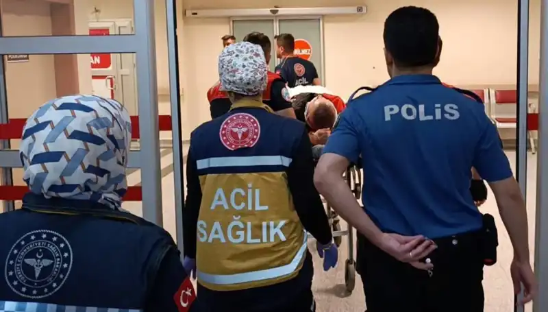Polis Ekipleri Kaza Yaptı: İki Yaralı, Olayın Ayrıntıları Şaşırtıyor