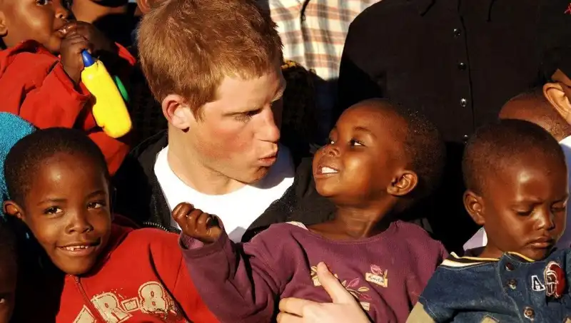 Prens Harry, 20 Yıllık Afrika Yardım Kuruluşundan Neden İstifa Etti?