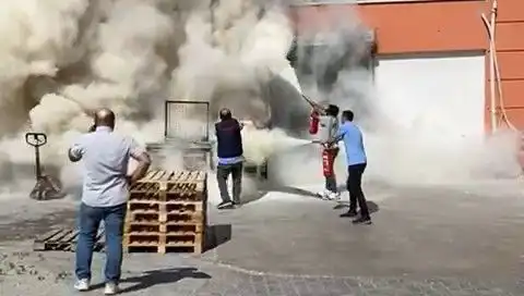 AVM Depo Yangını: Alışveriş Alanında Paniğe Neden Oldu