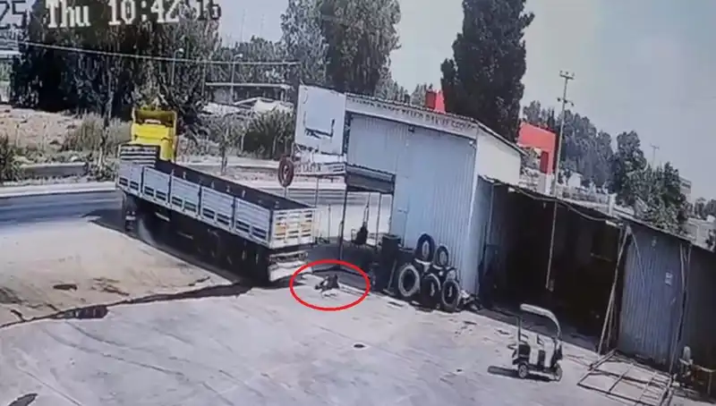 16 Yaşındaki Çocuk İşçi, Hareket Eden TIR'ın Altında Kalarak Hayatını Kaybetti
