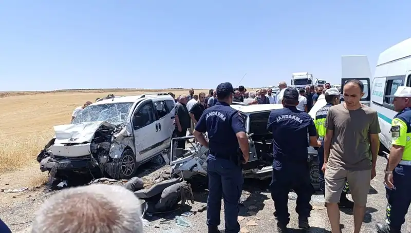 Otomobil ile Hafif Ticari Araç Çarpıştı: 4 Kayıp, 1 Yaralı Şok Edici Kaza