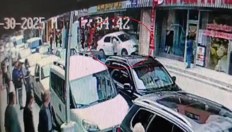 Alkollü Sürücü Market İçine Daldı: Şans Eserine İki Çocuk Kurtuldu!