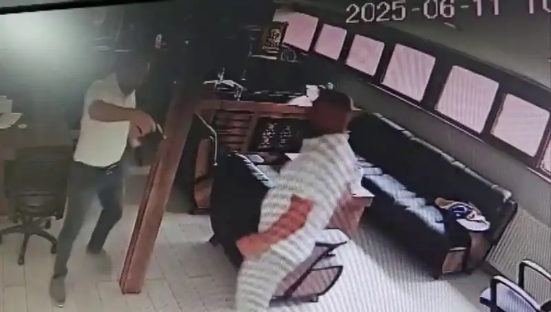 Alacak Verecek Yağmuru: Kalfa İş İnsanını Acımasızca Öldürdü