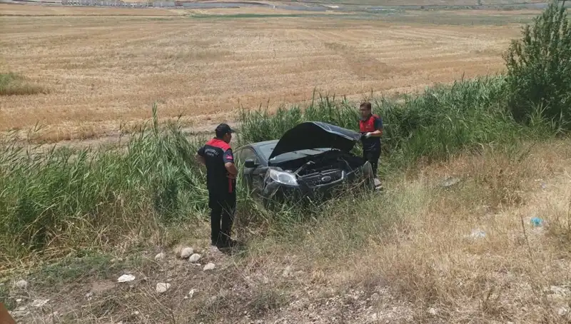 Otomobil Kontrolden Çıktı: Şarampole Uçan Araçta İki Yaralı!