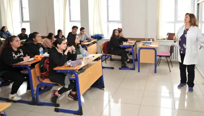 MEB 2025 Lise Kayıt Tarihleri: LGS Sonrası Süreç Nasıl İşleyecek?