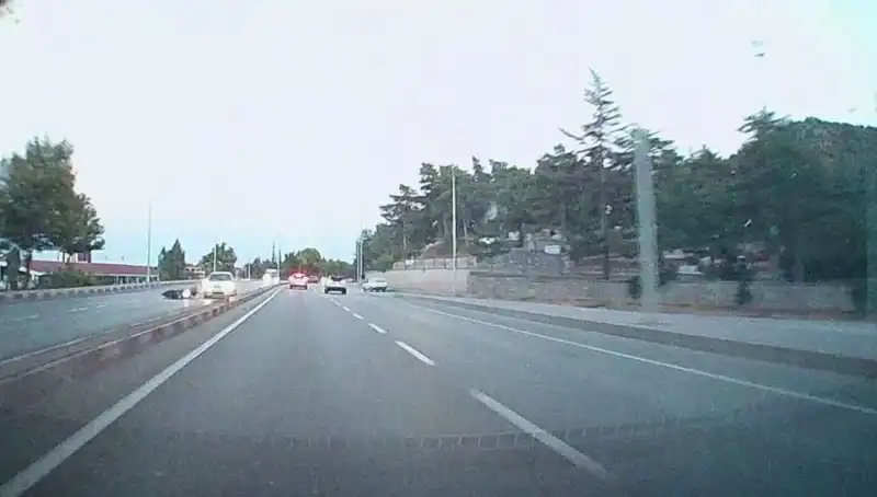 Motosiklet ve Otomobil Çarpıştı: Şok Edici Kaza İstanbul'u Salladı