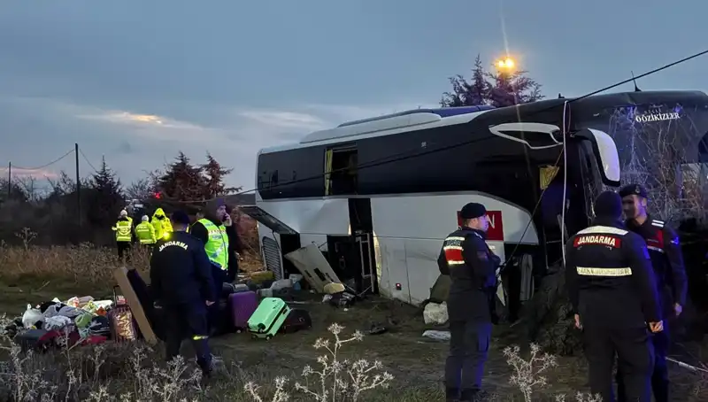 Çanakkale'de Korkunç Kaza: Kontrolden Çıkan Otobüs Şarampole Uçtu, 37 Yaralı