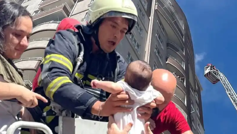 Kayseri'deki 14 Katlı Bina Yangını: Yakınları Korku İçinde Bekliyor