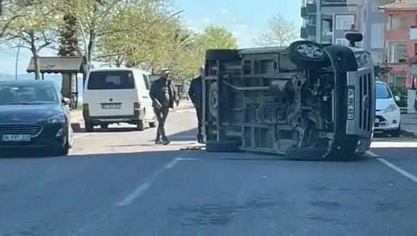 Otomobile Çarpan Araç Yan Yattı: Olay Yeri Detayları ve Gelişmeler