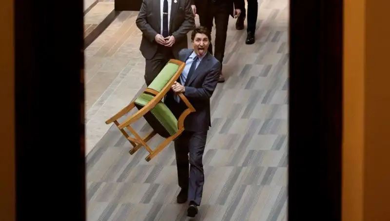 Trudeau, Sandalyelerini Alıp Gitmeden Önce Son Sözlerini Söyledi