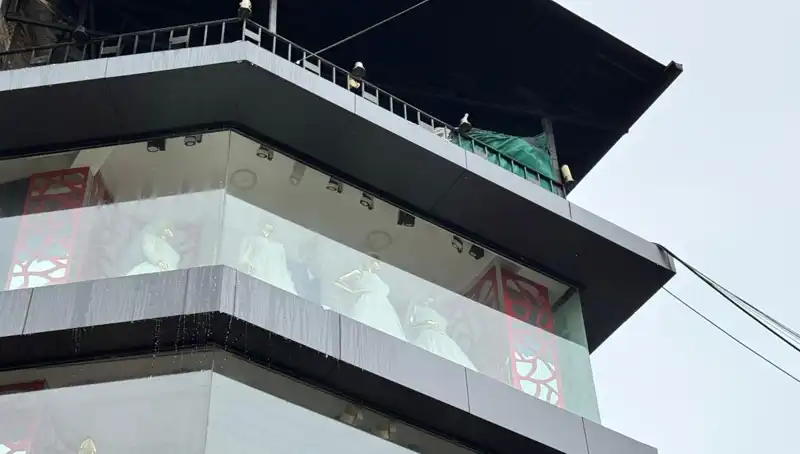 Giyim Mağazasında Korkutan Yangın: Alışveriş Merkezi Terk Edildi