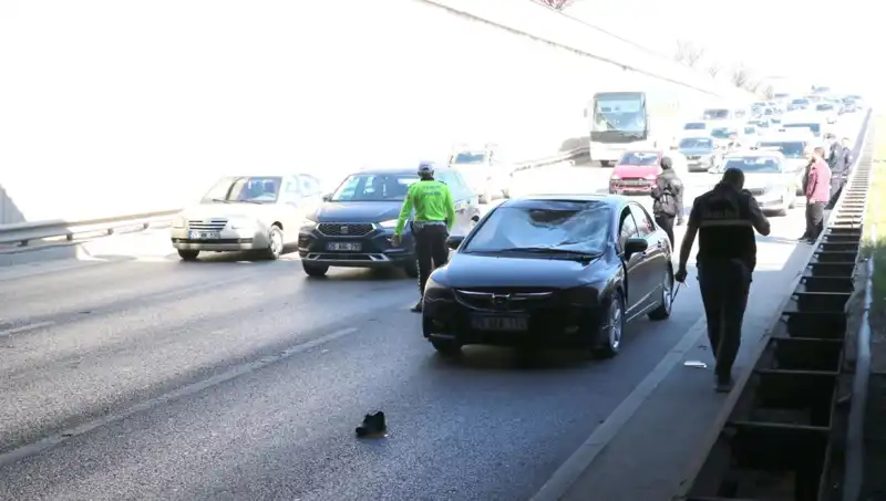 Polis Takibinden Kaçan Genç, Üst Geçitten Aşağı Atladı!