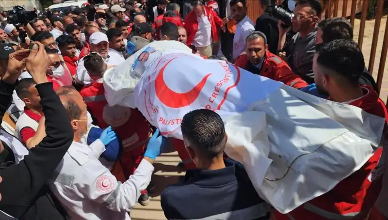 Gazze'de Katliamın Ardındaki Gerçek: Sağlıkçılar Başından Vurulmuş