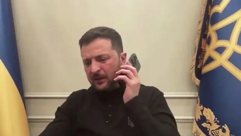 Zelenski'nin Basın Toplantısında Şaşırtan An: Macron'dan Acil Telefon!
