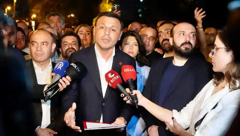 CHP İstanbul İl Başkanı Özgür Çelik, Adliye Önünde Önemli Açıklamalarda Bulundu