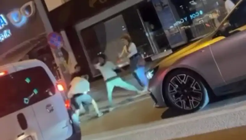 Cadde Boks: Şehrin Sokaklarında Yumruklar Havada Uçuyor