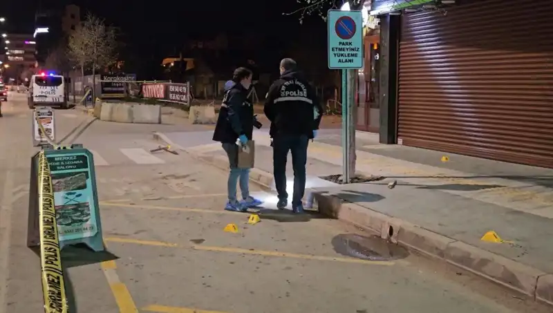 Gölcük'te Pideci Dükkanında Kavga: 1 Ölü, 3 Yaralı!