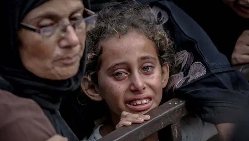 Gazze’de Açlık Krizi: İsrail Askeri Yemekleri Toprağa Gömüyor