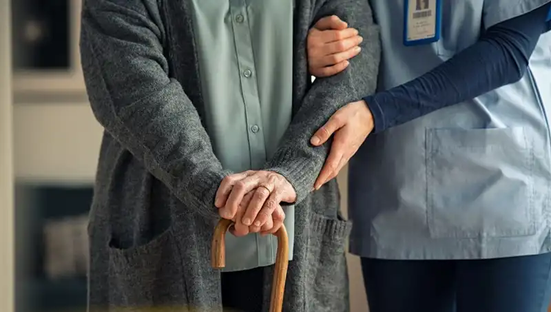 Dünyanın En Yaşlı Doktoru: 102 Yaşında Uzun Yaşamanın 4 Sırrı