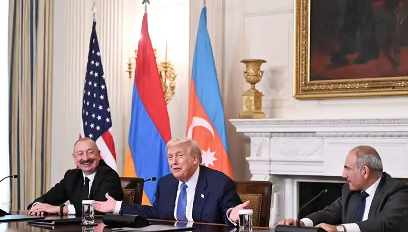 Aliyev, Ermenistan'a Anayasa Hazırlama Çağrısını Yineledi