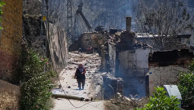 İzmir ve Bilecik'teki Yangınlar: 415 Bina Kül Oldu, Acı Bilanço Ortaya Çıktı