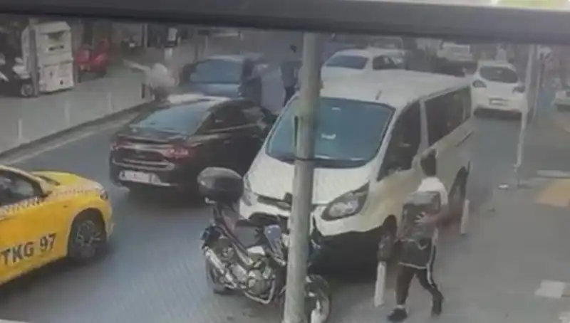 Fren Yerine Gaza Bastı: Sıkı Trafikte Kan Düştü